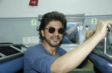 Shah Rukh Khan in train from Mumbai to Delhi