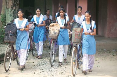 haryana-school-girls-express-photo-for-inuth