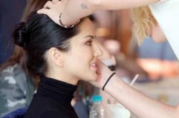 Sunny Leone candid photo