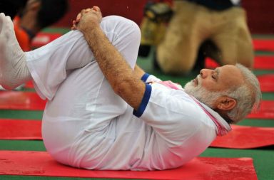 Narendra Modi participating in mass yoga demonstration in Lucknow (Photo: PIB)