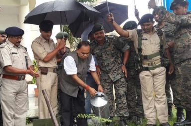 BJP minister uses umbrella to water plants in rain, Twitter cannot stop laughing